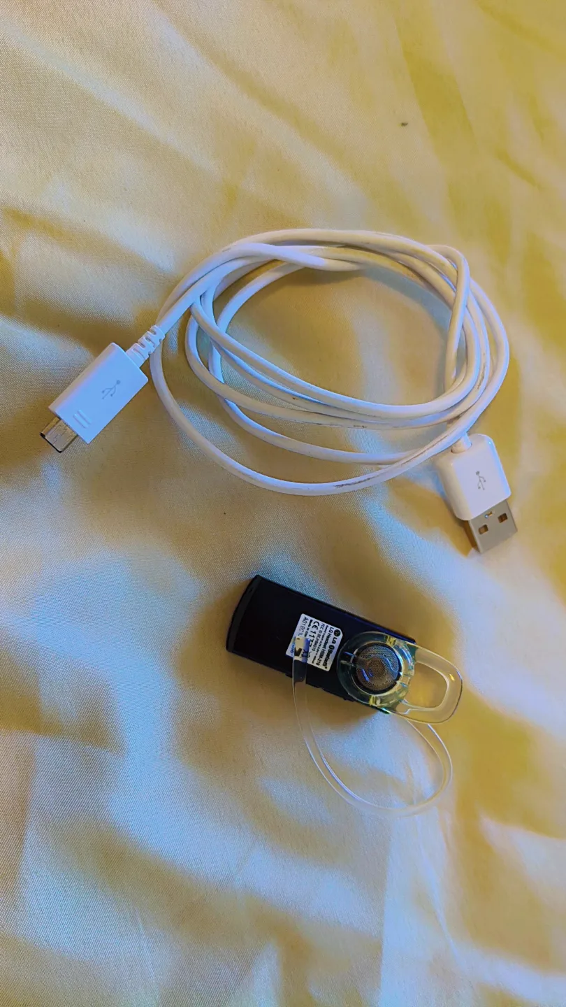 LG Bluetooth Headset with Charging Cable image indicator(3)