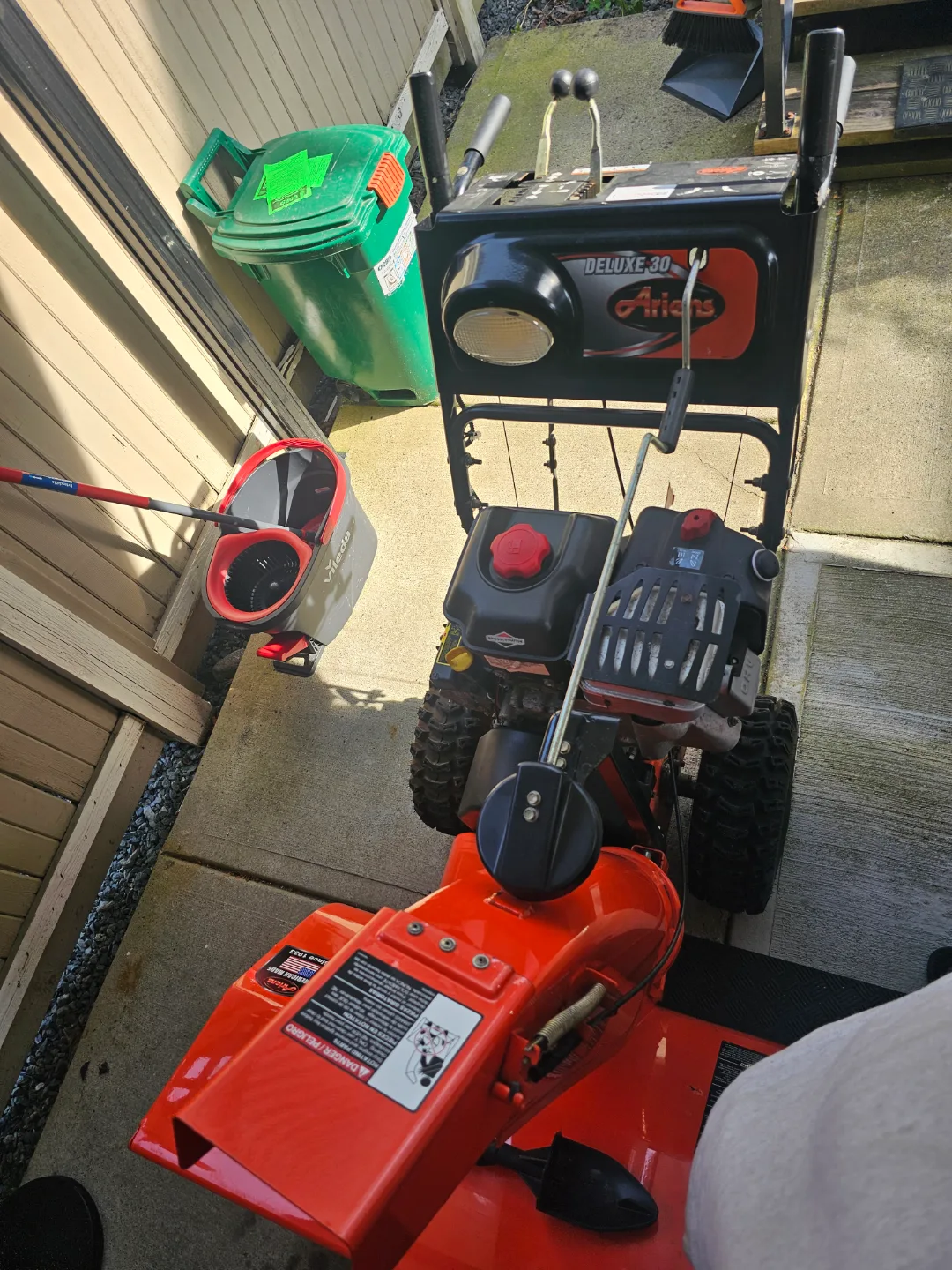 Ariens Deluxe 30 306cc Snow Blower image indicator(2)