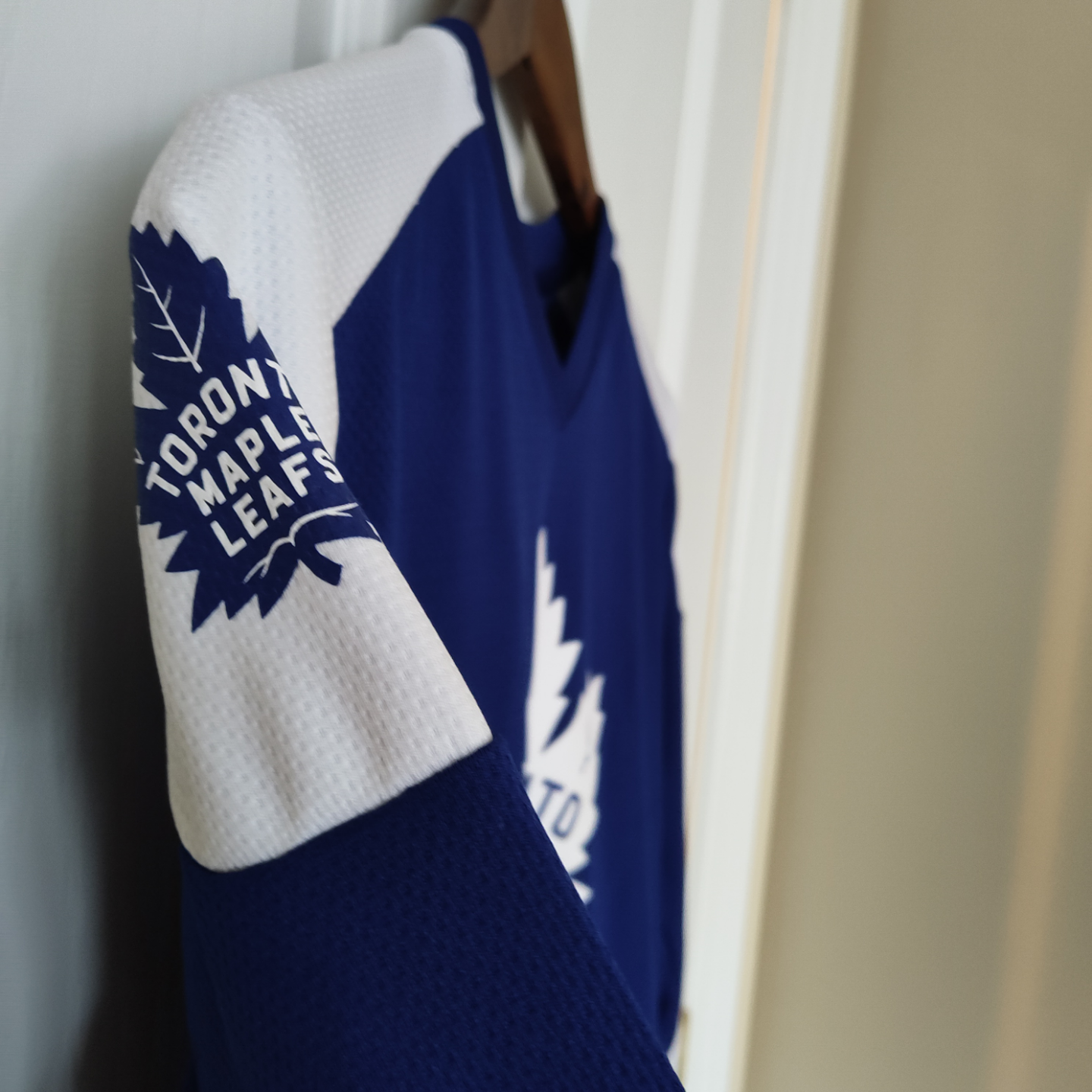 Youth Toronto Maple Leafs NHL Jersey - Size L/XL - photo 5