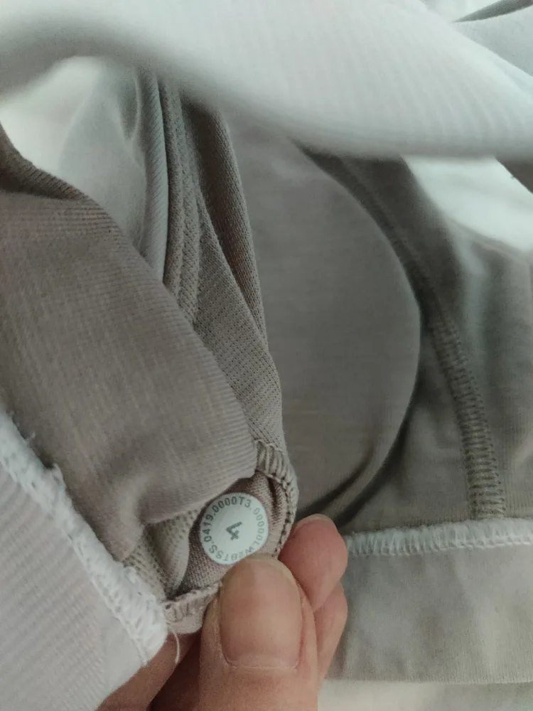 Lululemon retired like a cloud style bra size 4 image indicator(3)