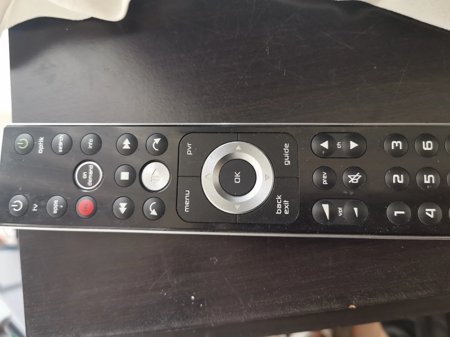 Insignia 32-inch LED TV with Remote - photo 4