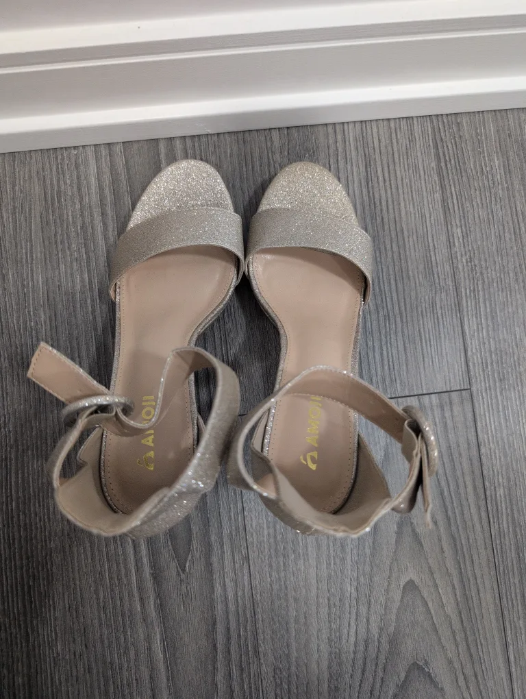 New, Never Used. AMOII Glitter Block Heel Sandals Size UK 40 image indicator(6)