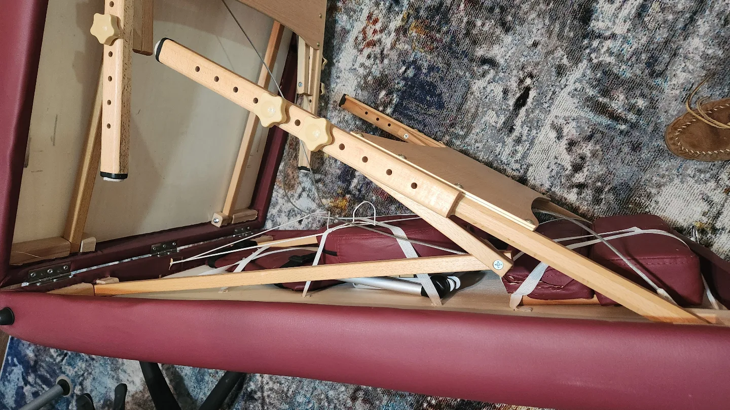 Portable Massage Table - Burgundy image indicator(3)