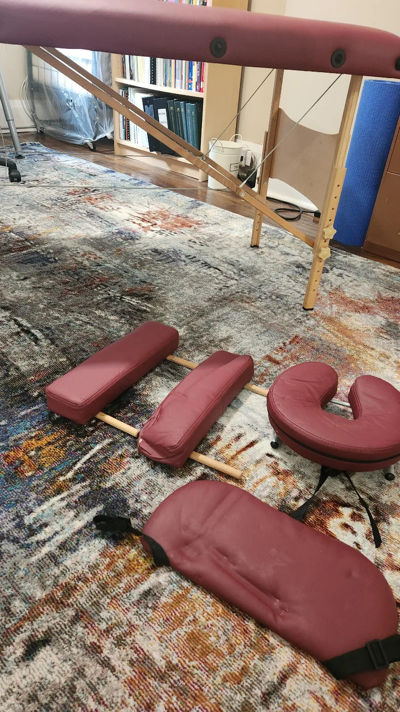 Portable Massage Table - Burgundy image indicator(7)