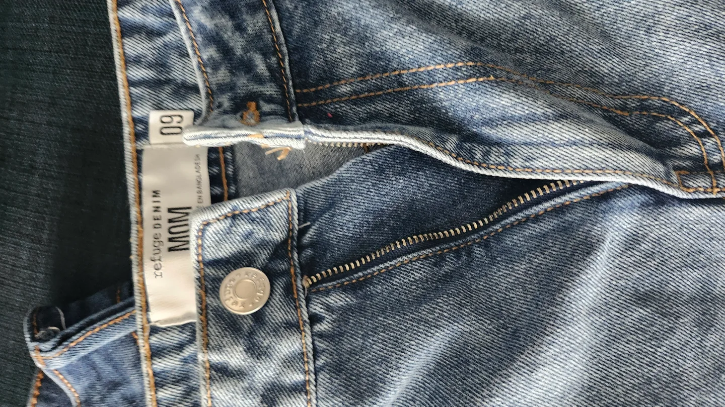 American Eagle Jeans Bundle - 3 pairs + Others image indicator(8)