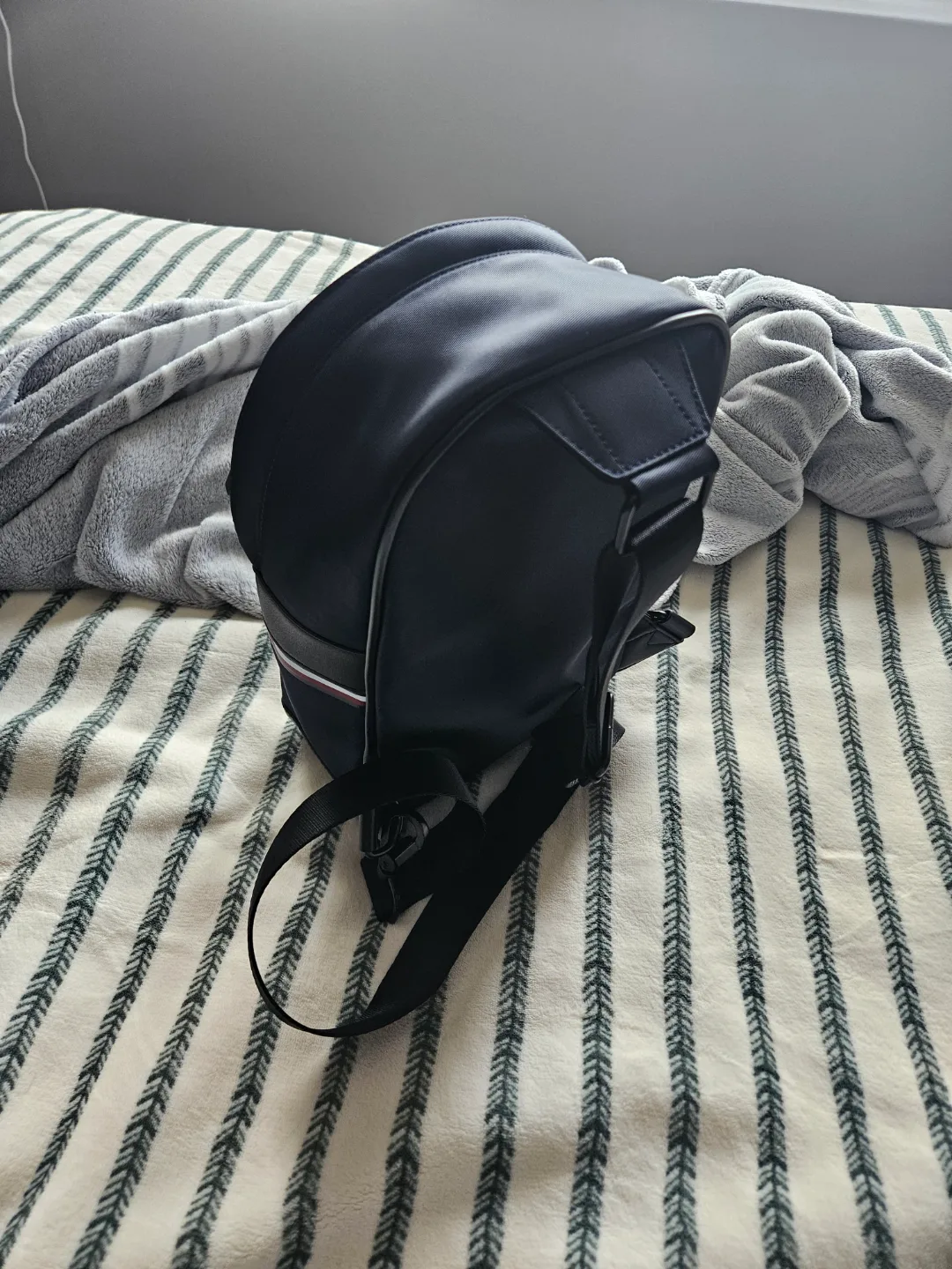 Tommy Hilfiger Crossbody Bag image indicator(2)