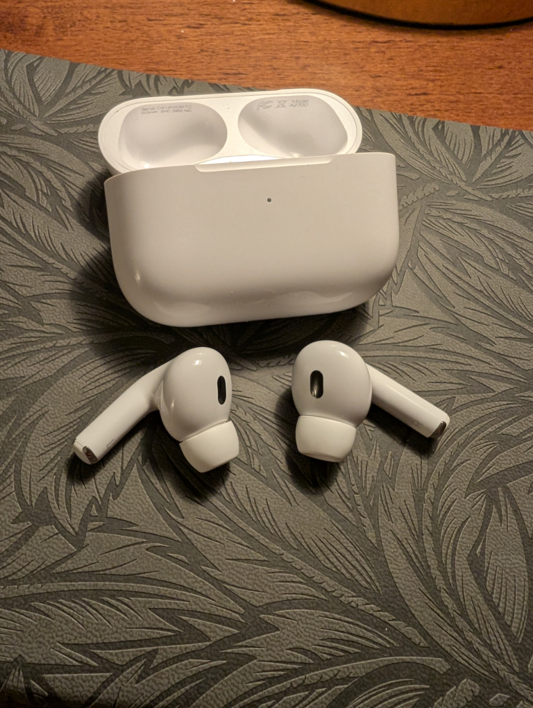 AirPods Pro (1st Generation) READ DESCRIPTION!
