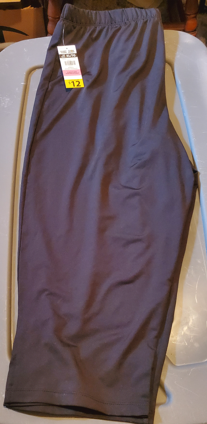 Classic Editions Women's Black Capri Leggings - Size XL/16