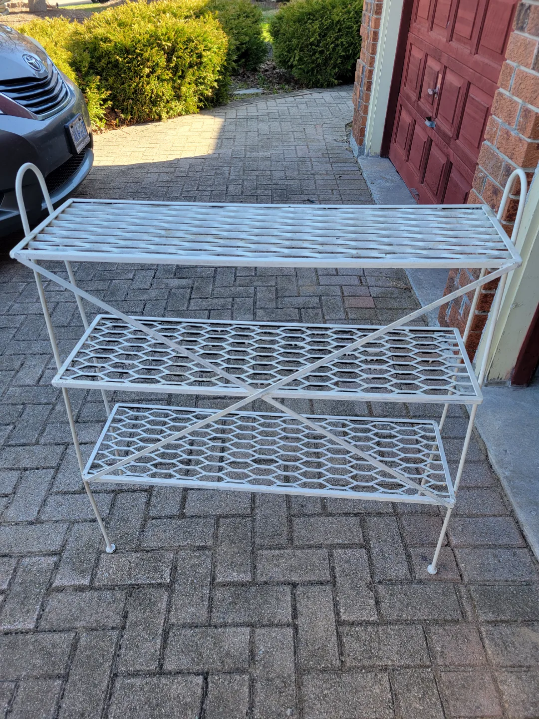 Vintage White Metal Three-Tier Plant Stand image indicator(2)