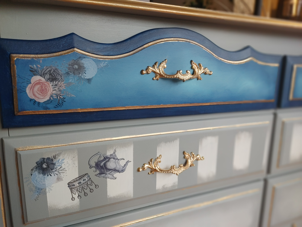 Alice in Wonderland-themed dresser - photo 5