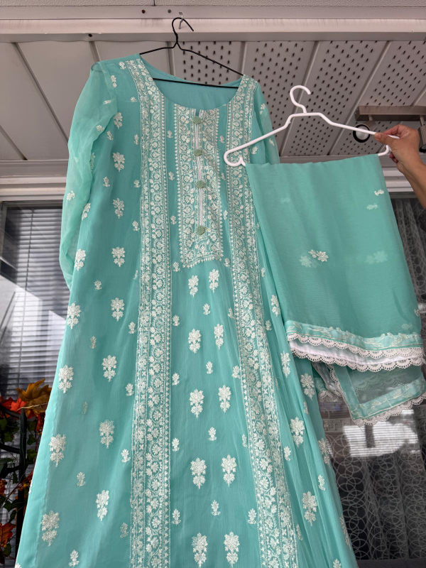 Beautiful embroidered Shalwar Kameez - Various colours - photo 4