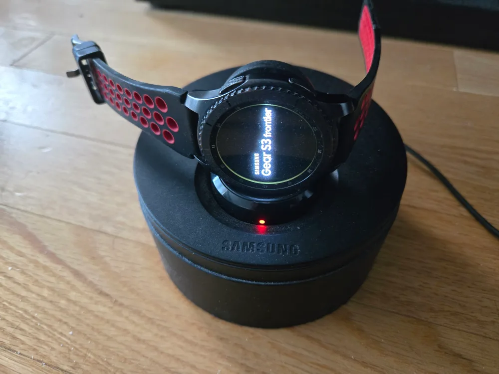 💚 Samsung Gear S3 Frontier Smartwatch with Charger/Stand thumbnail