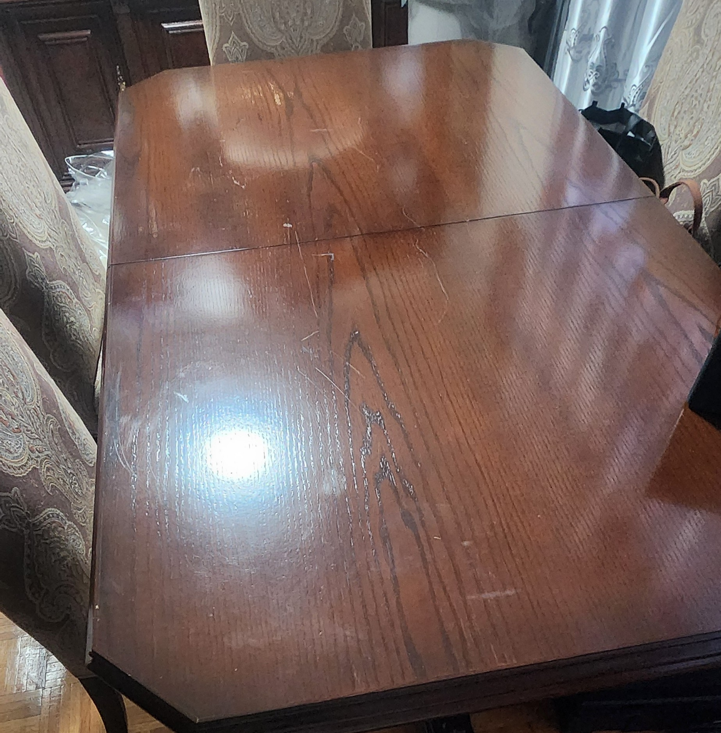 Dining table and chairs set