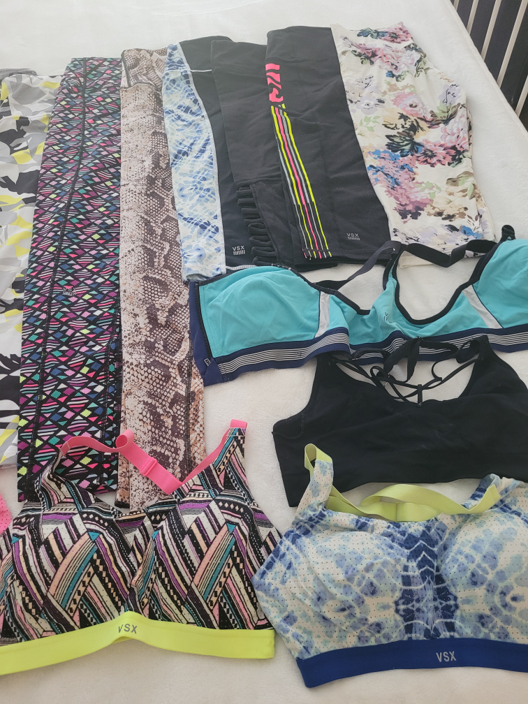 Yoga pants and bras bundle 17  pieces ALL for 45$ - photo 3