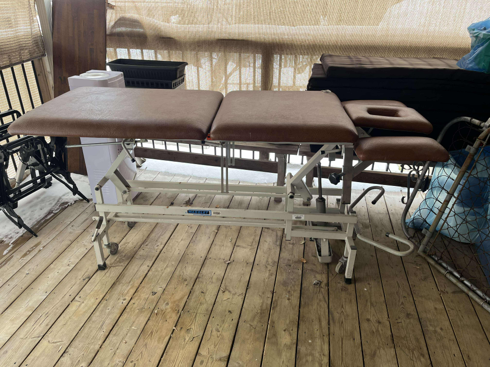 Massage/Treatment Lift Table, Manual Hydraulic
