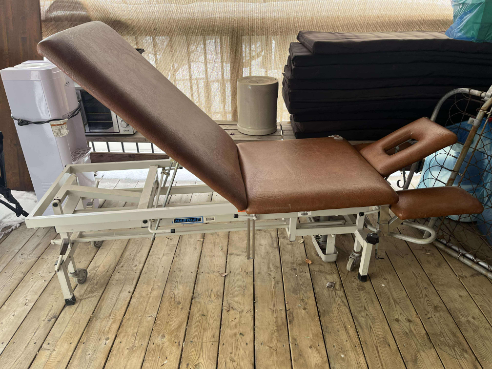 Massage/Treatment Lift Table, Manual Hydraulic - photo 4