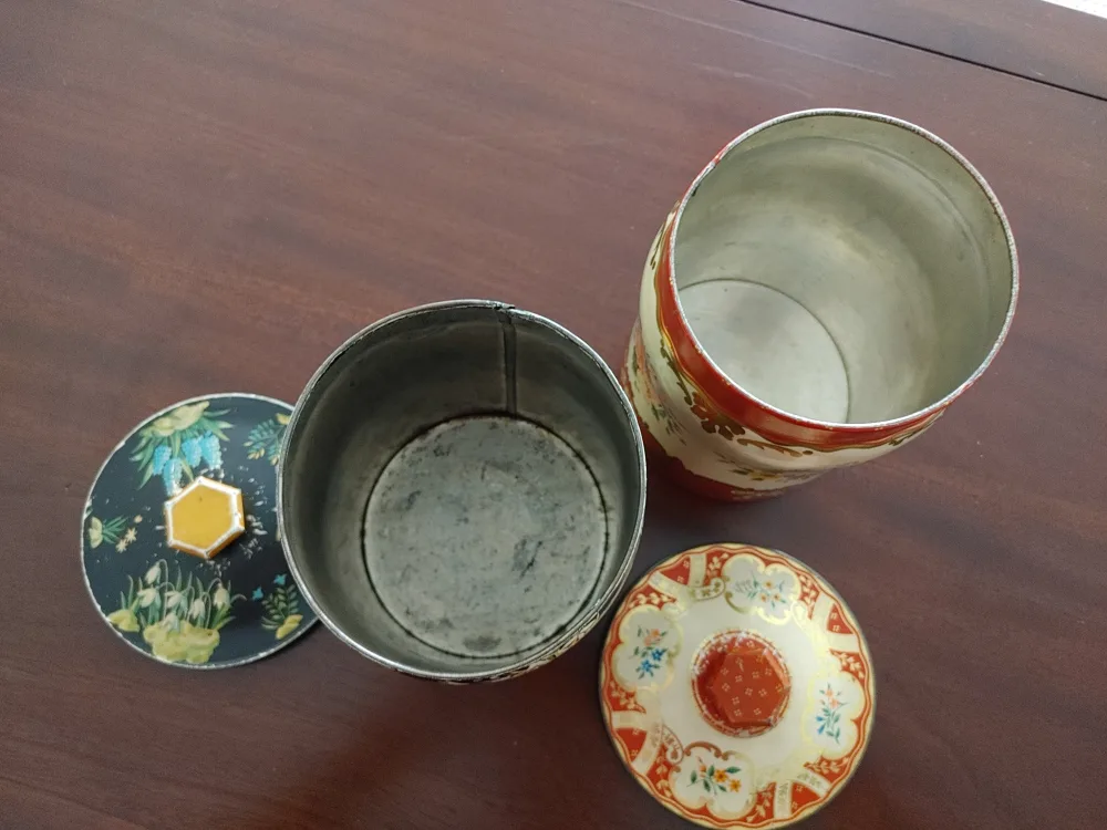 Vintage Floral Decorated Tin Canisters image indicator(2)