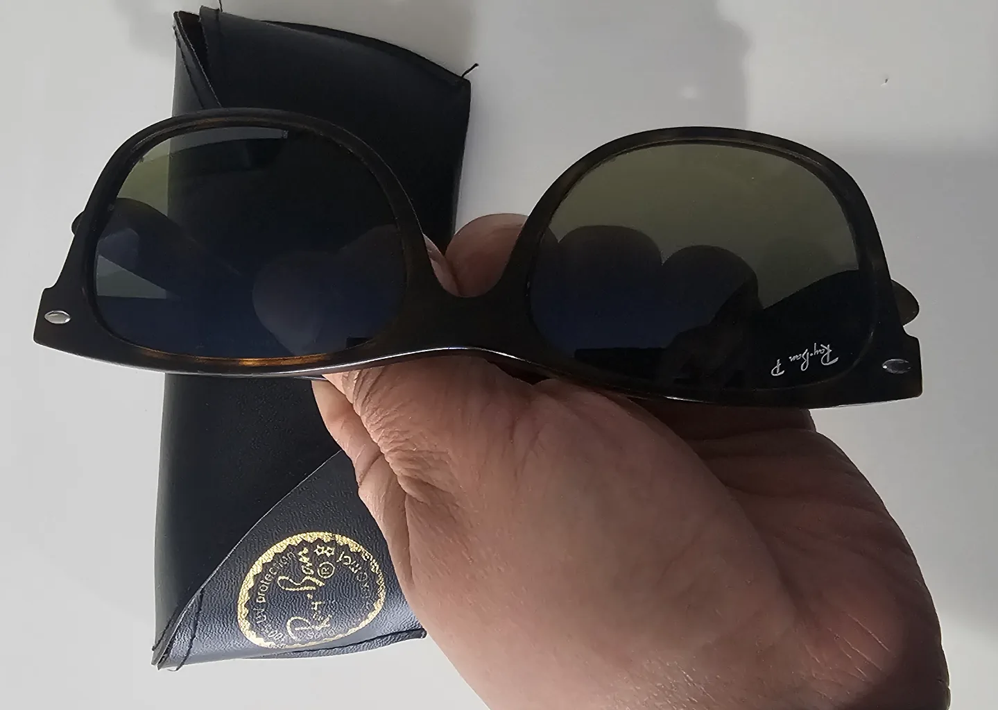 Ray-Ban Sunglasses with Case image indicator(2)