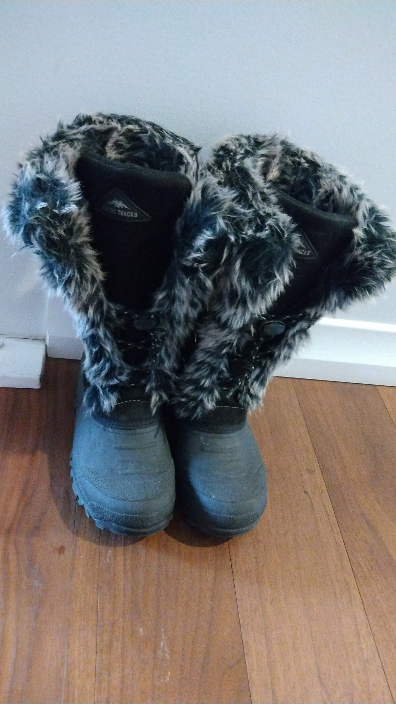 Kids' Tracker Winter Boots Size 6 and 3 - photo 5
