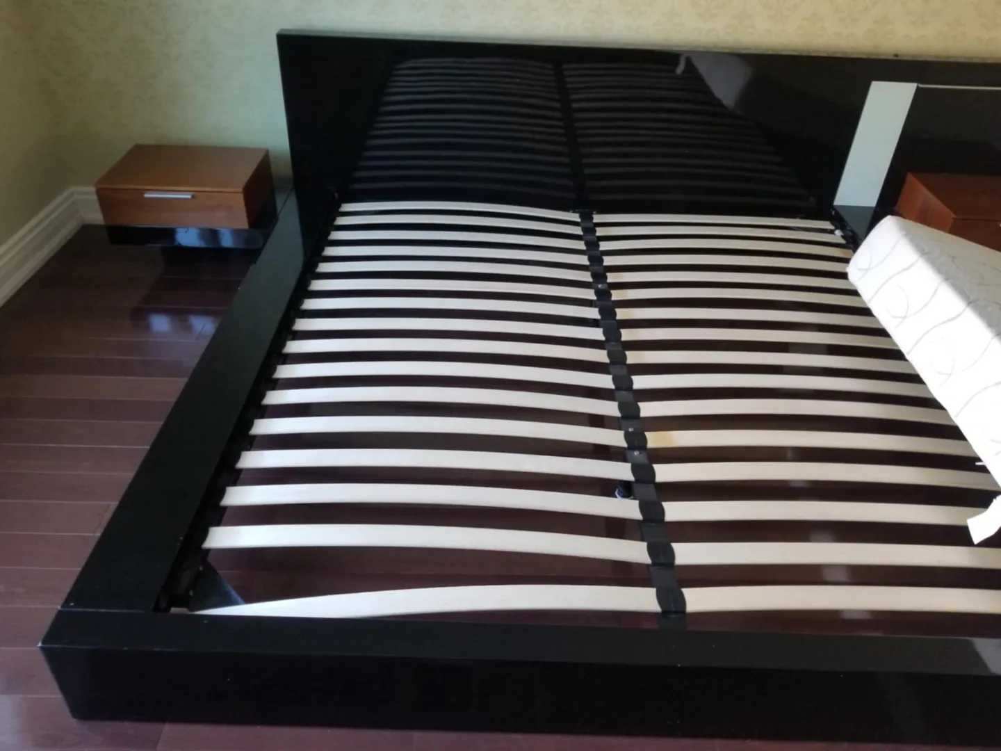 Modern Black King Size Platform Bed Frame with Two Nightstands image indicator(7)