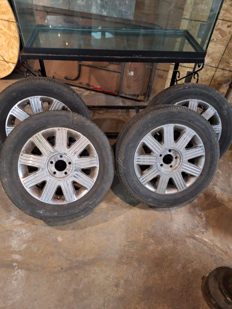 Used Lincoln Town Car Tires and Rims - photo 4