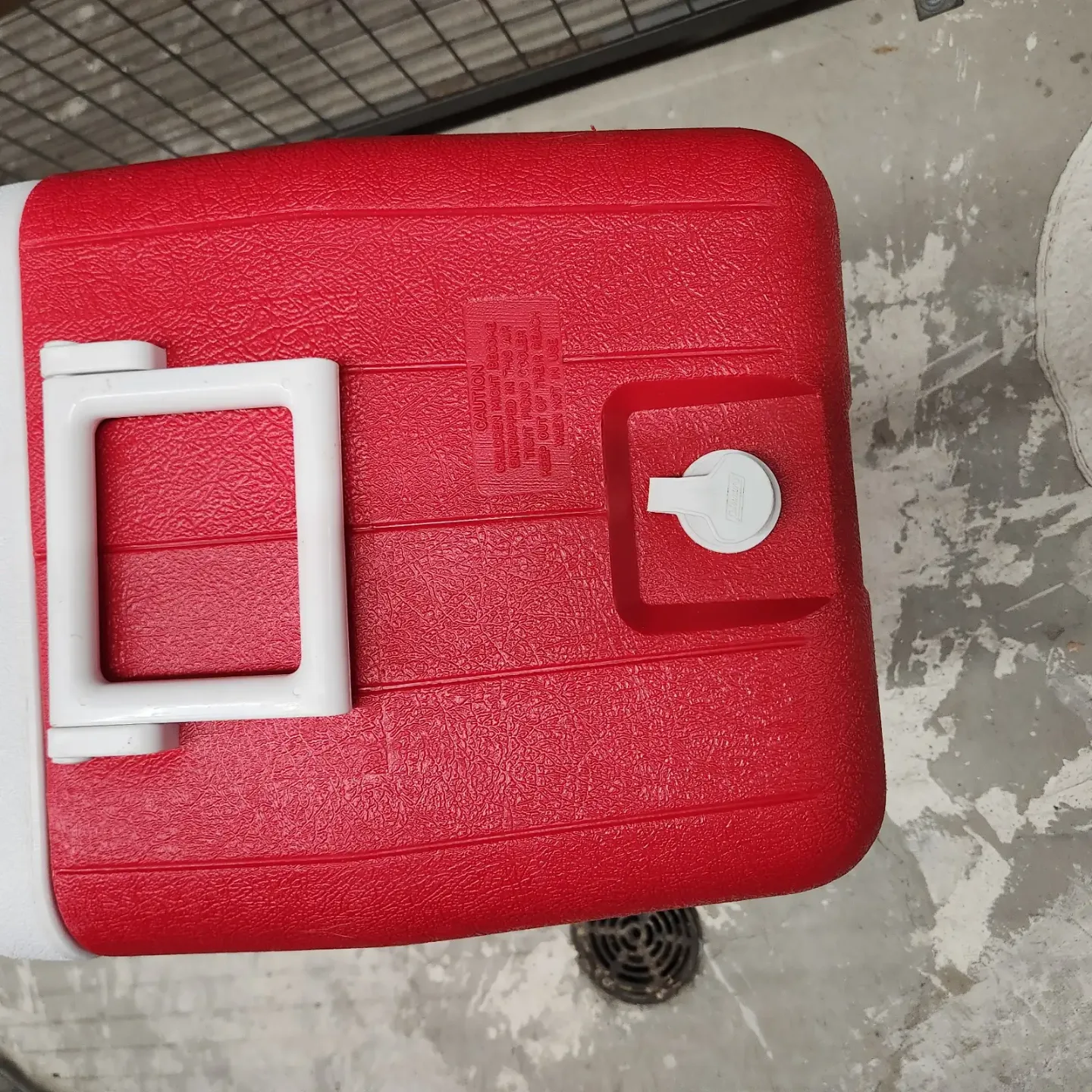 Coleman Red and White Cooler 48qt image indicator(2)