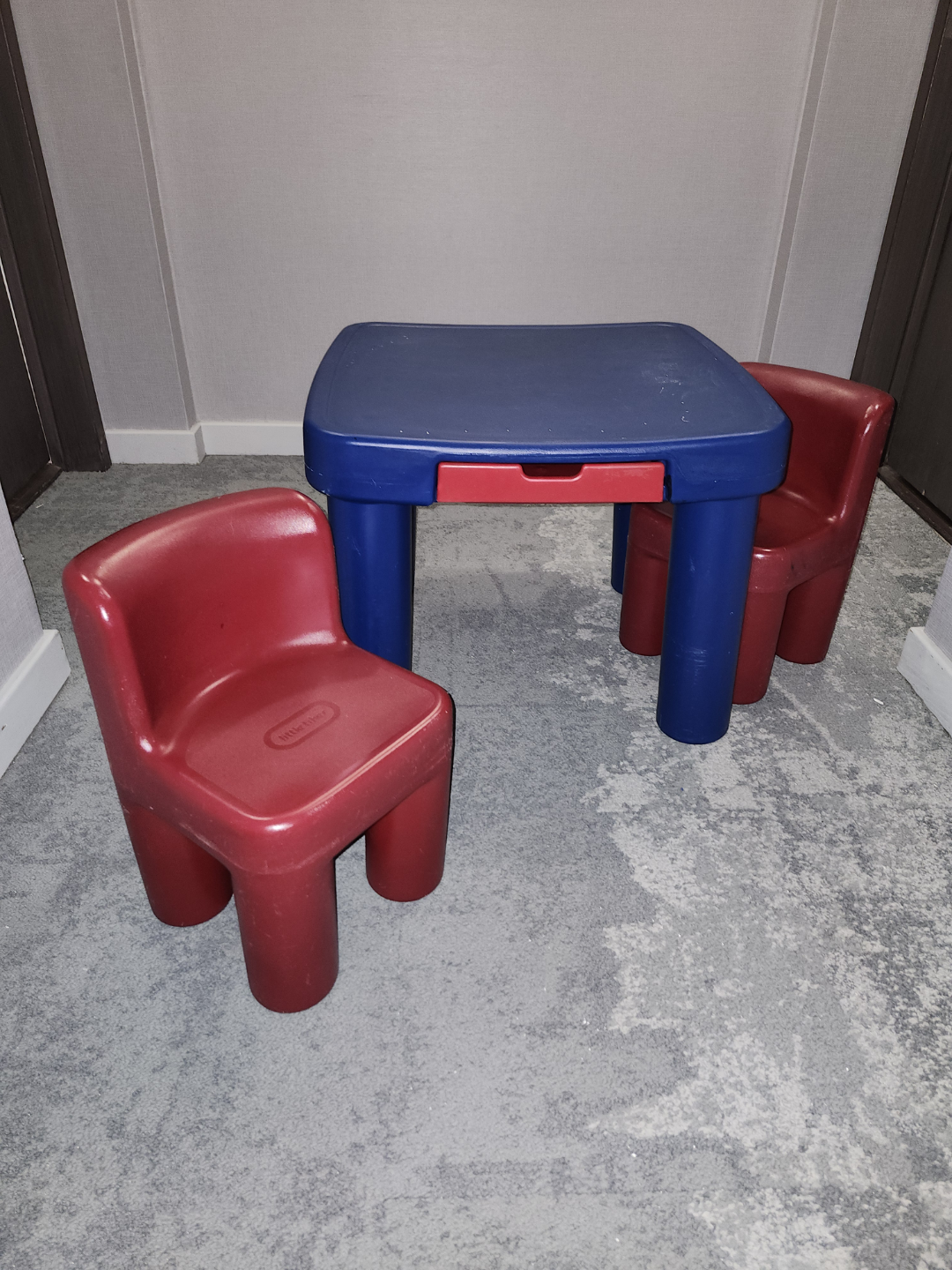 Kidss Table and Chairs Set