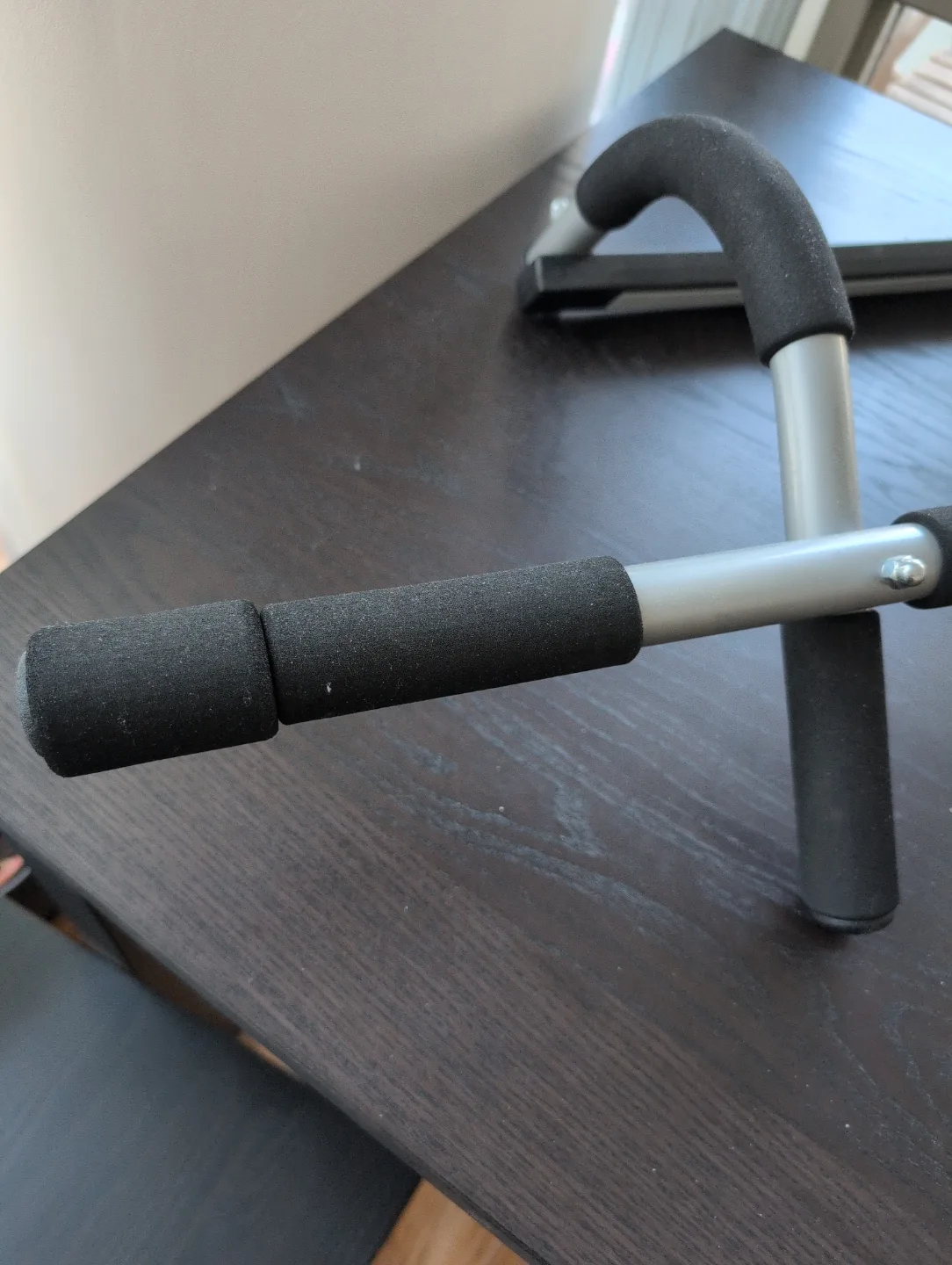 Over the Door Pull-Up Bar image indicator(2)