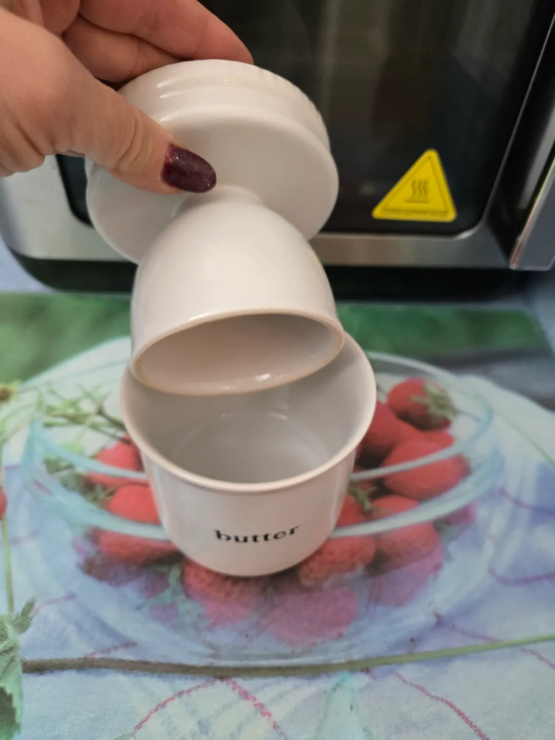 White Ceramic Butter Dish with Lid image indicator(3)