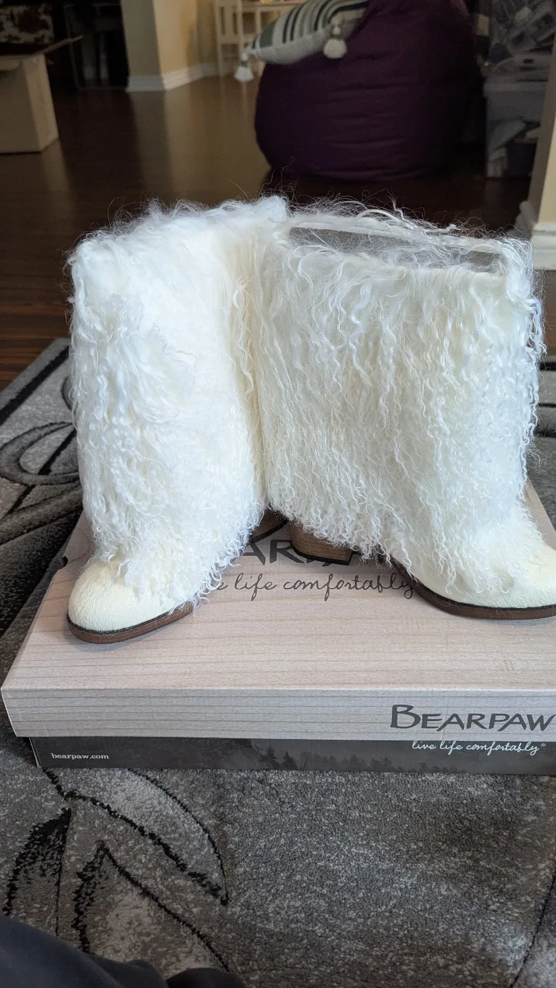 Bearpaw Boticia Women's White Boots - Size 6 Brand New thumbnail