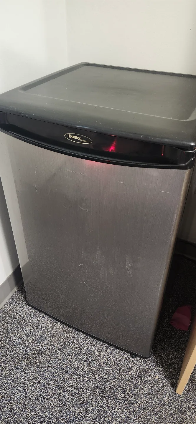 Danby Designer Mini Fridge thumbnail