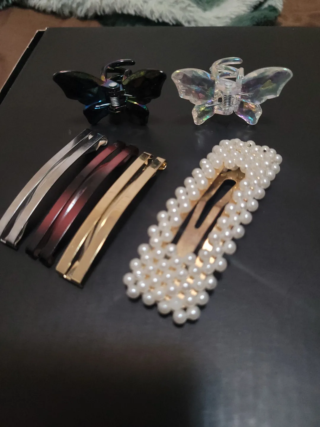 🧡Accessories Bundle: Butterfly Clips, Scrunchies & Barrettes thumbnail