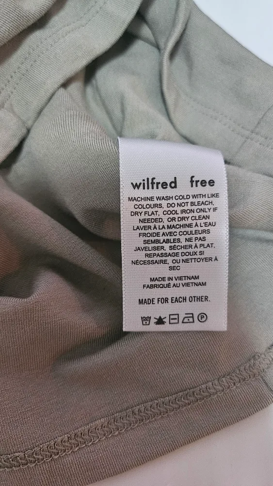 Wilfred Free (Aritzia) crop top image indicator(4)