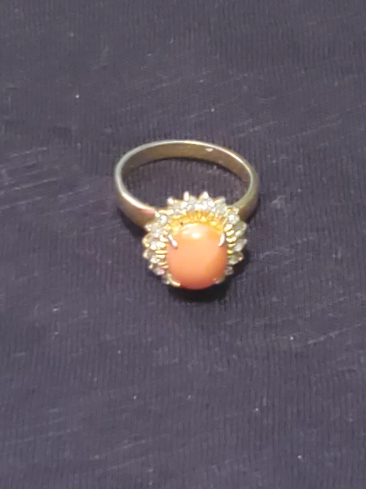 Gold ring with peach stone (Size 7) image indicator(2)