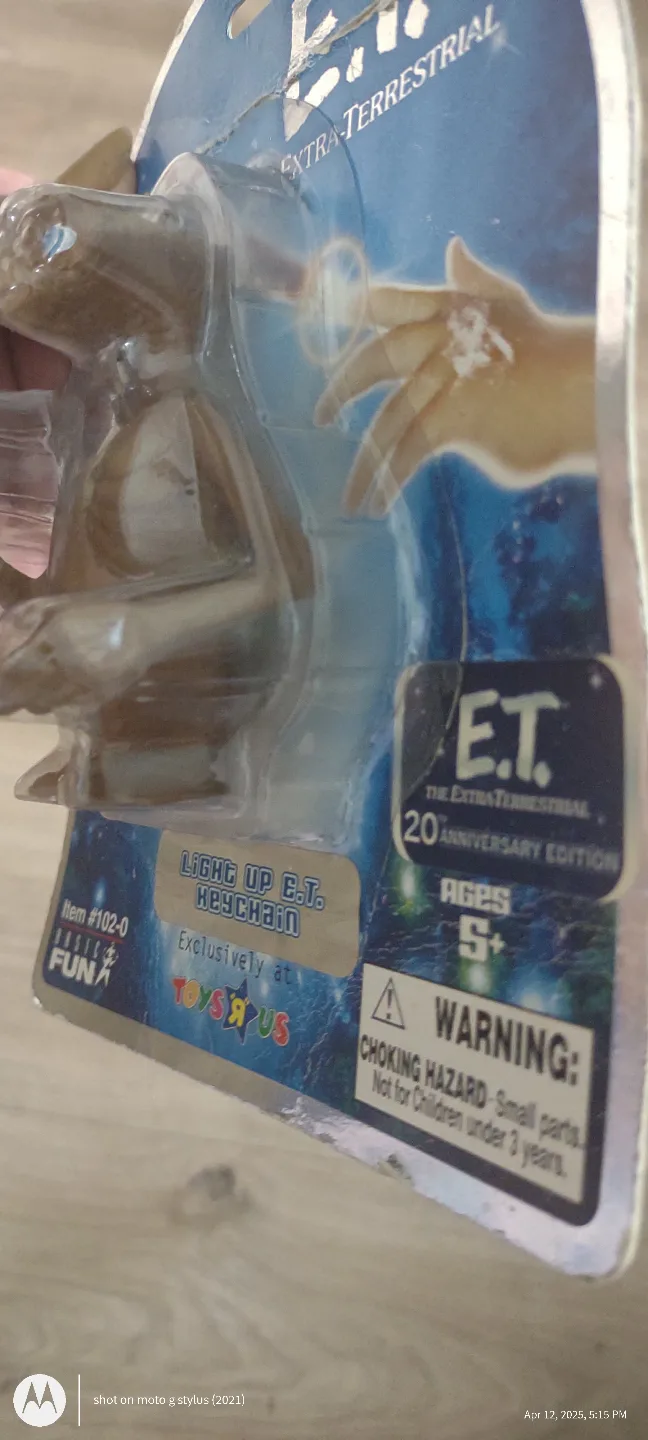 E.T. the Extra-Terrestrial 20th Anniversary Keychain - Light Up! image indicator(5)