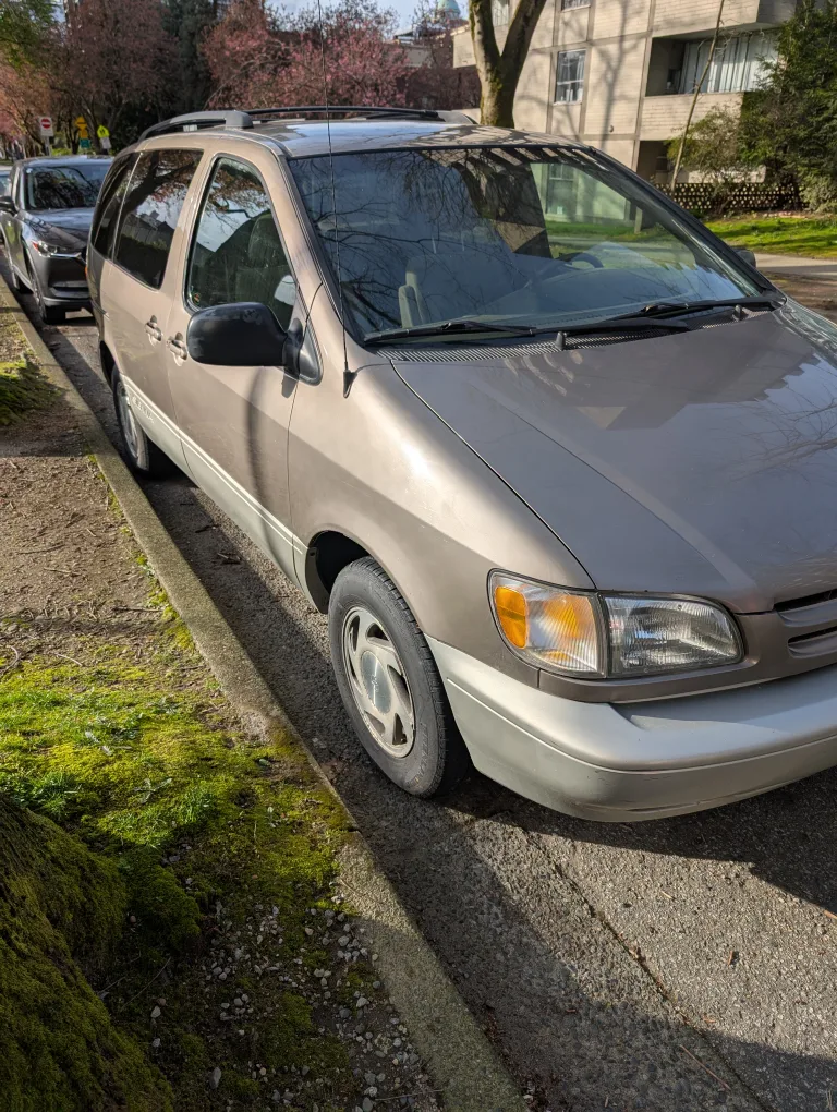1999 Toyota Sienna LE - Clean Title, Local BC Van image indicator(2)
