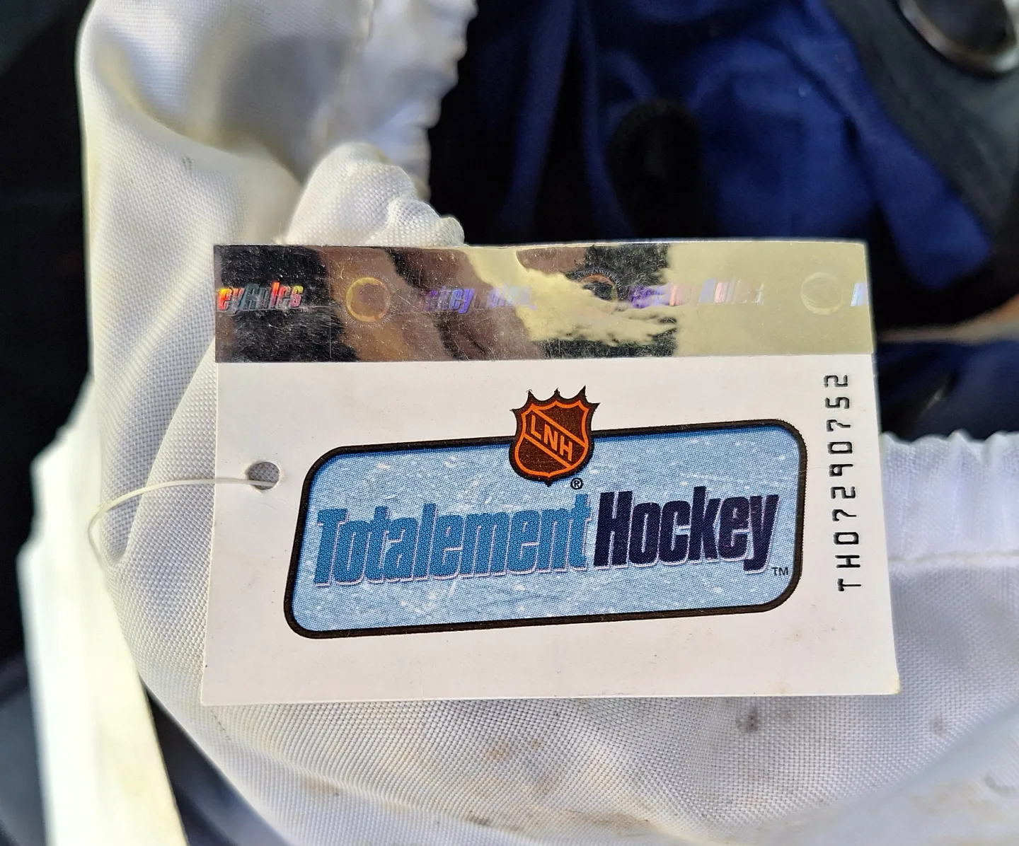 Maple Leafs Camp Table with Cooler 💚 (Kit Cat Club rescue) image indicator(7)