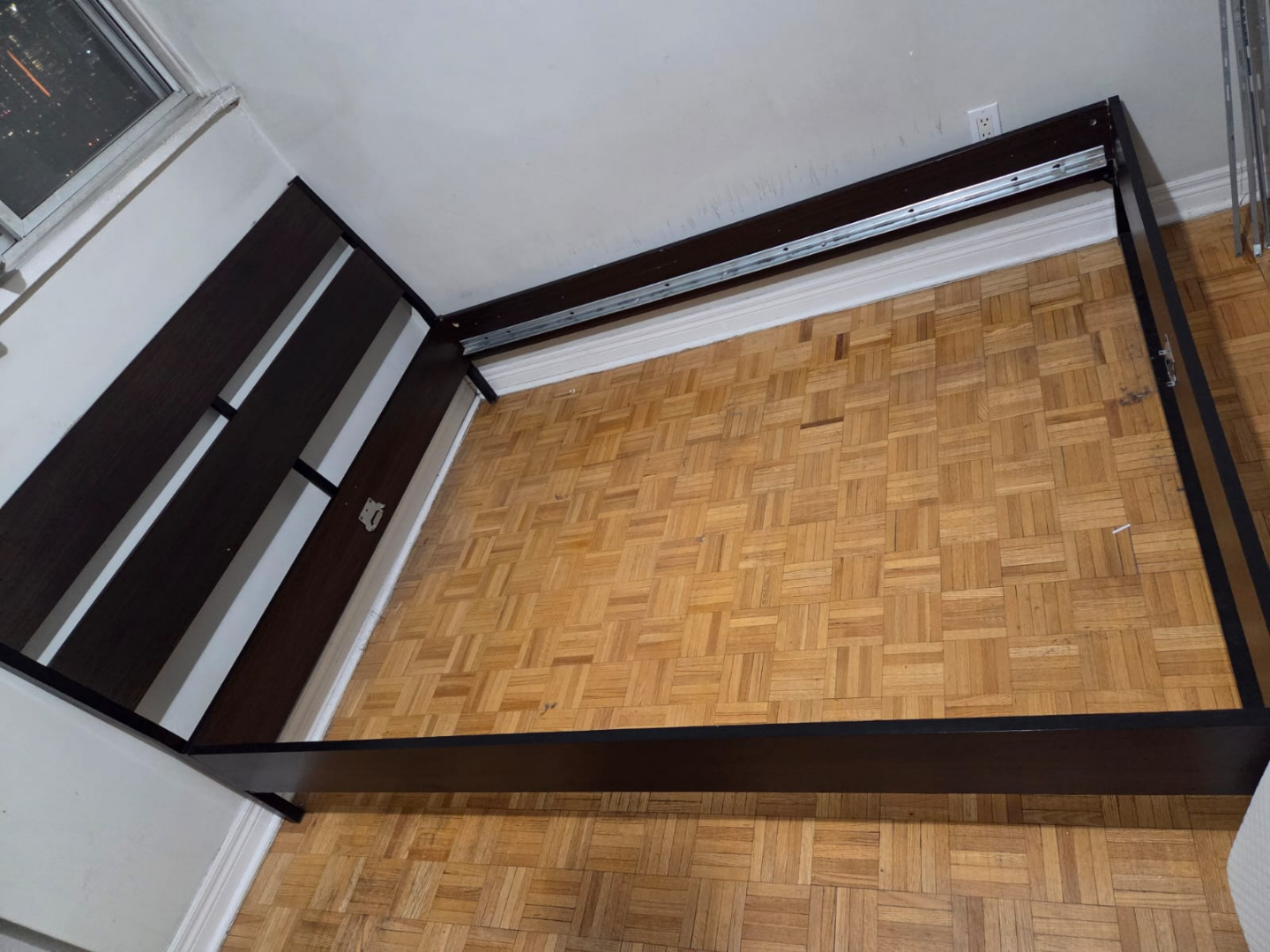 Queen size bed frame with headboard - photo 2
