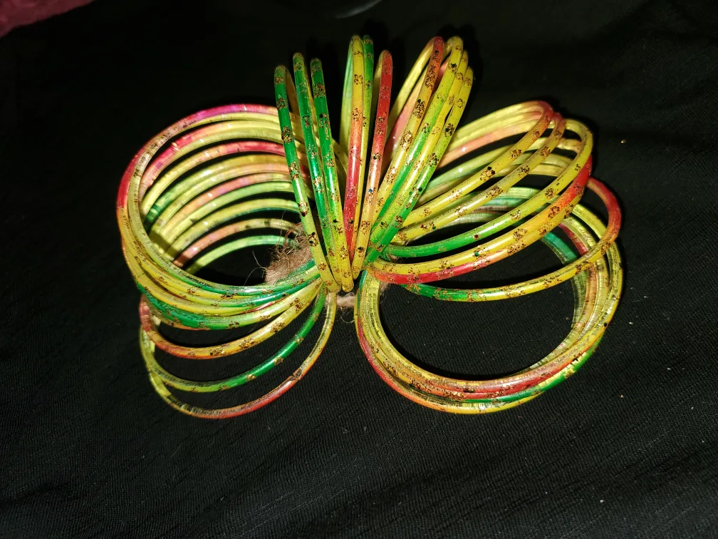 Multicoloured Glass Bangles (Green/Red/Yellow) Set image indicator(3)