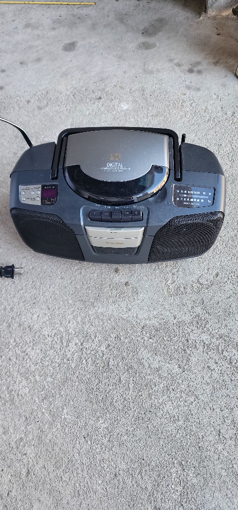 Vintage Venturer CD and Tape cassette boombox - photo 2