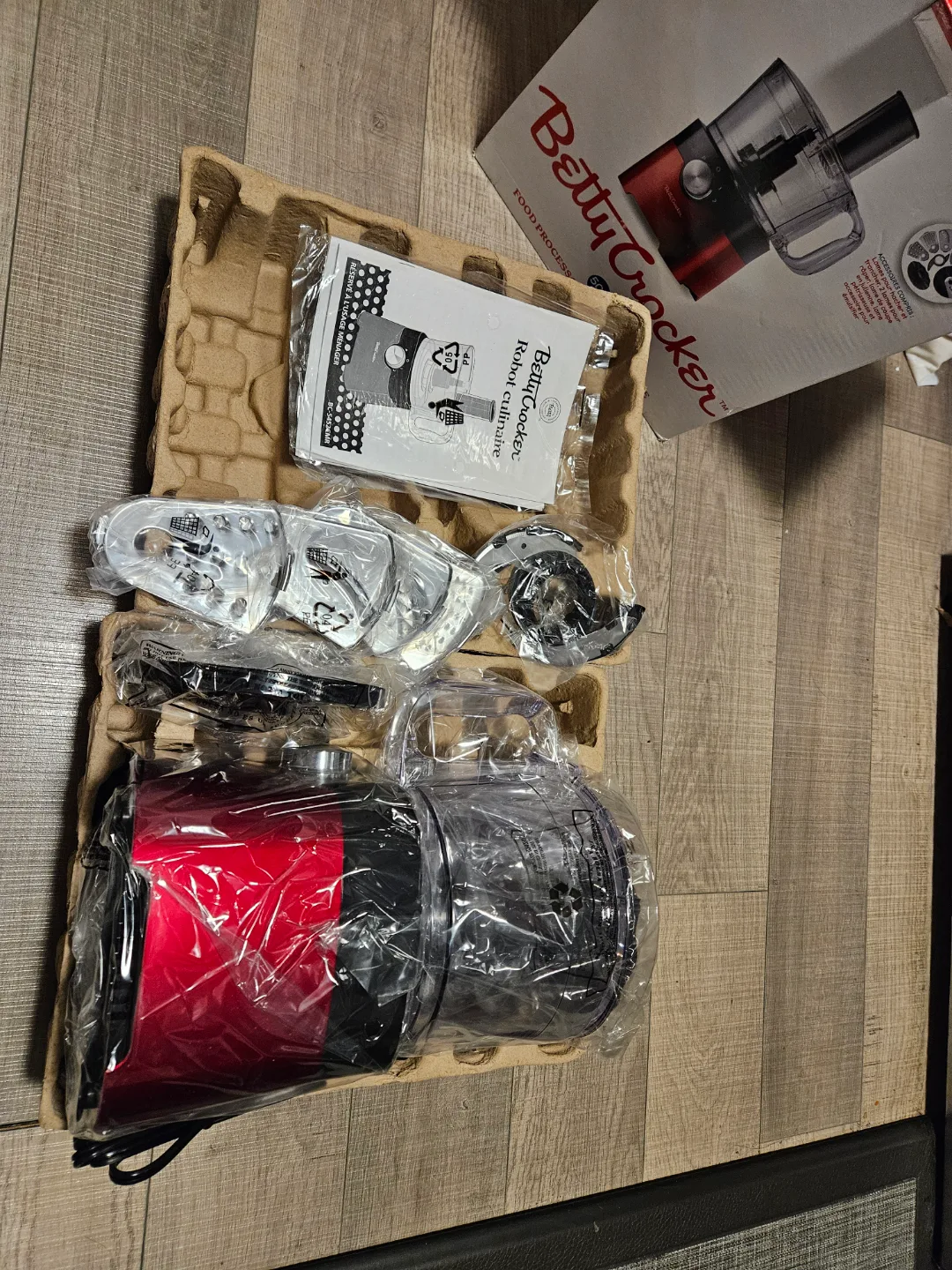 Brand New Betty Crocker 500-Watt Food Processor - Red Metallic image indicator(3)