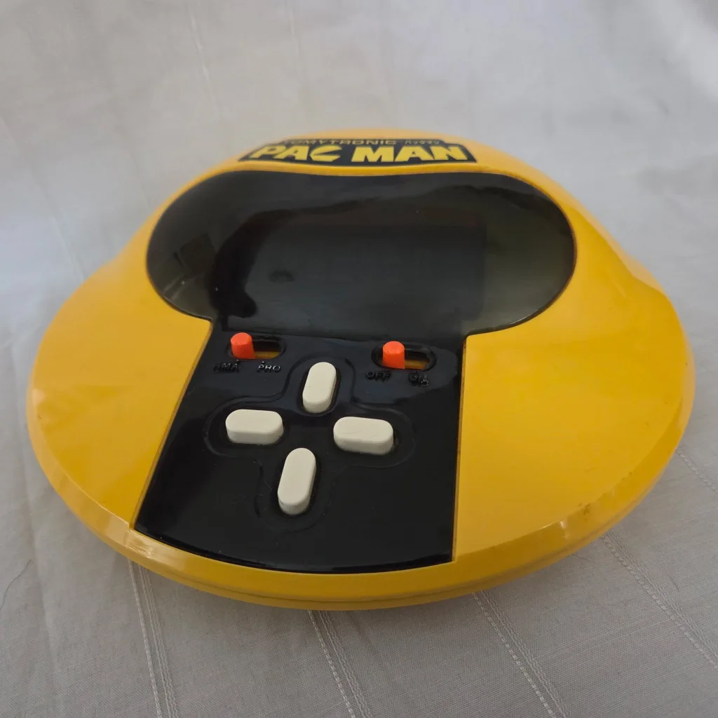 Vintage 1981 Tomytronic Pac Man Handheld Game image indicator(4)