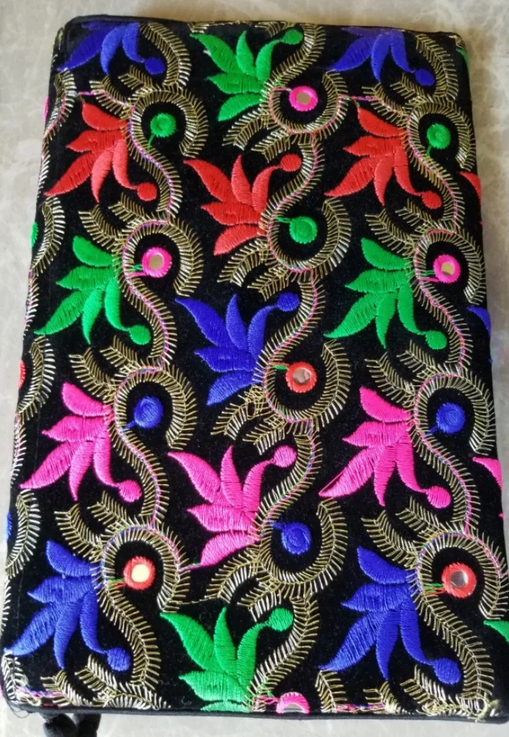 Embroidered Velvet Clutch Purse 💚 image indicator(2)