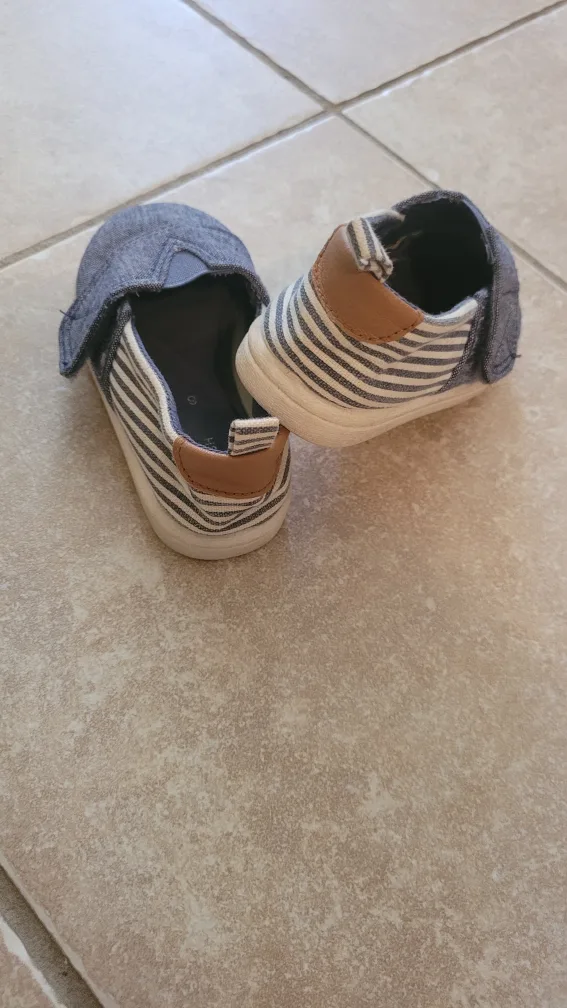 Toddler sport  Slip-On Shoes Size 6 💚 image indicator(2)