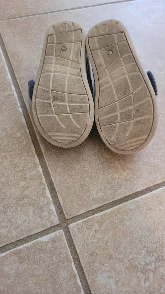 Toddler sport  Slip-On Shoes Size 6 💚 image indicator(4)