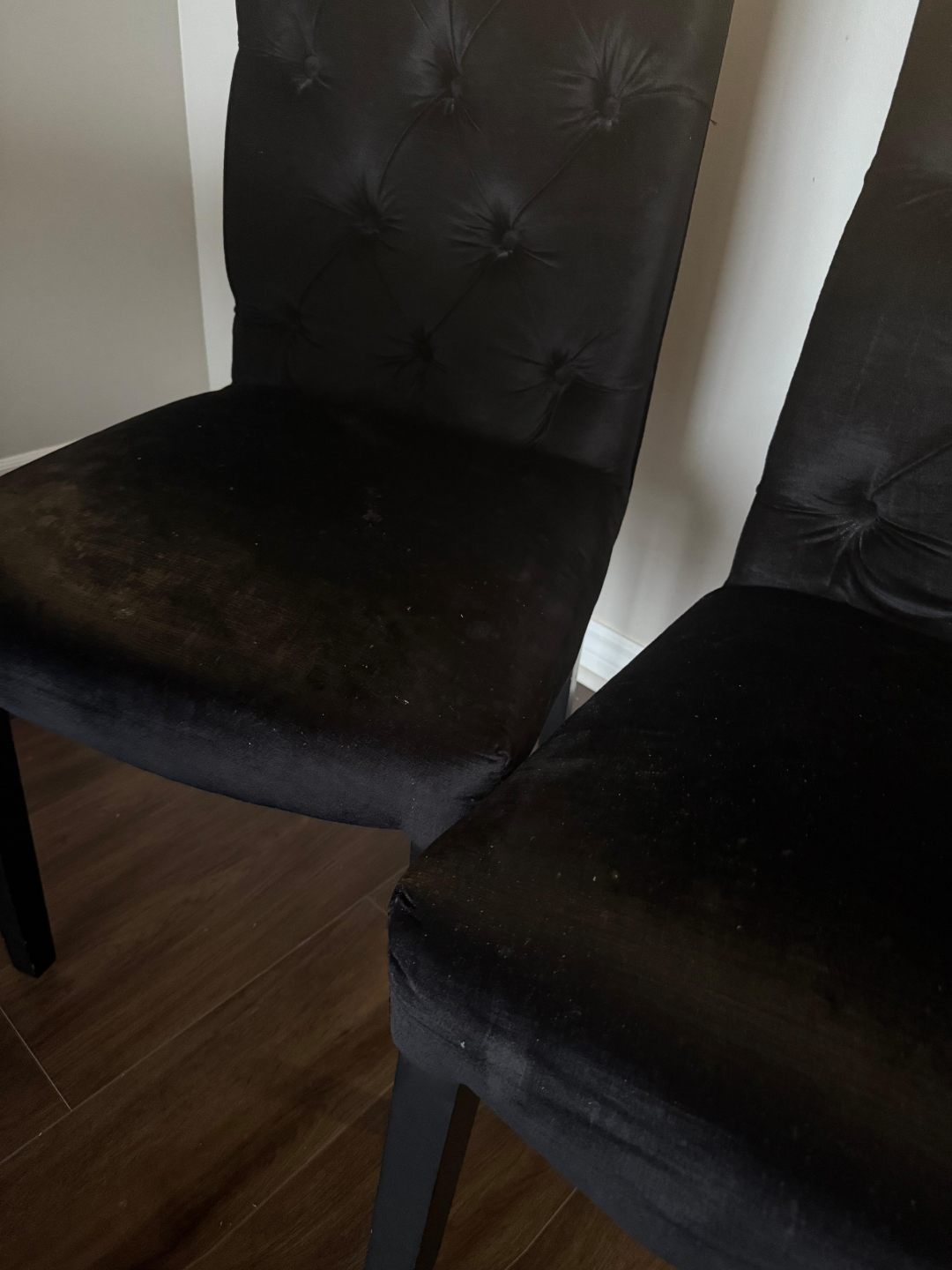 Small Oval shape dining table can fit four and two chairs - photo 2
