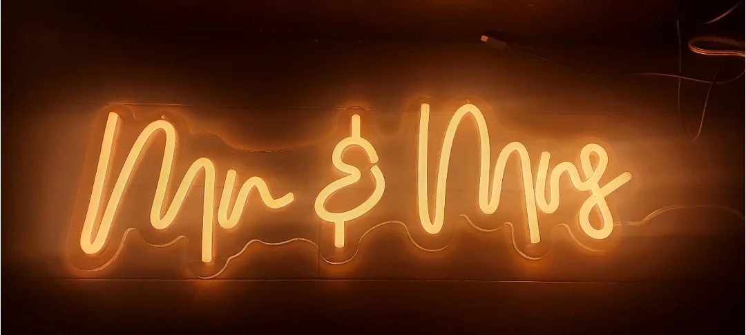 Mr & Mrs LED Neon Wedding Sign image indicator(3)