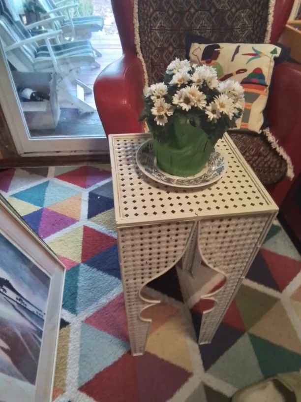 Vintage White Metal Plant Stand💚 image indicator(4)