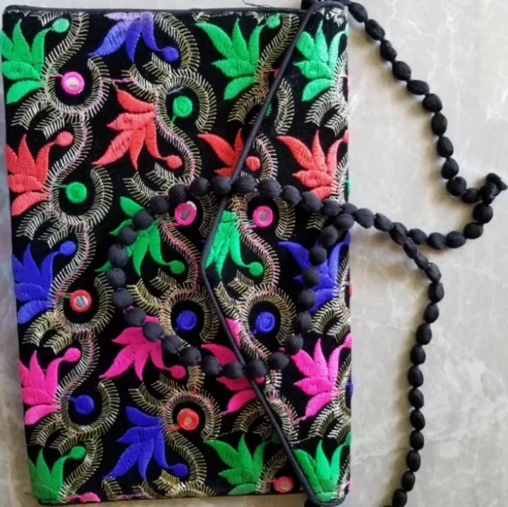 Embroidered Velvet Clutch Purse 💚 image indicator(3)