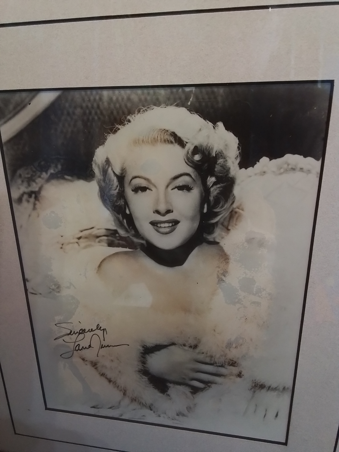 Framed autographed picture of Lana Turner - photo 2